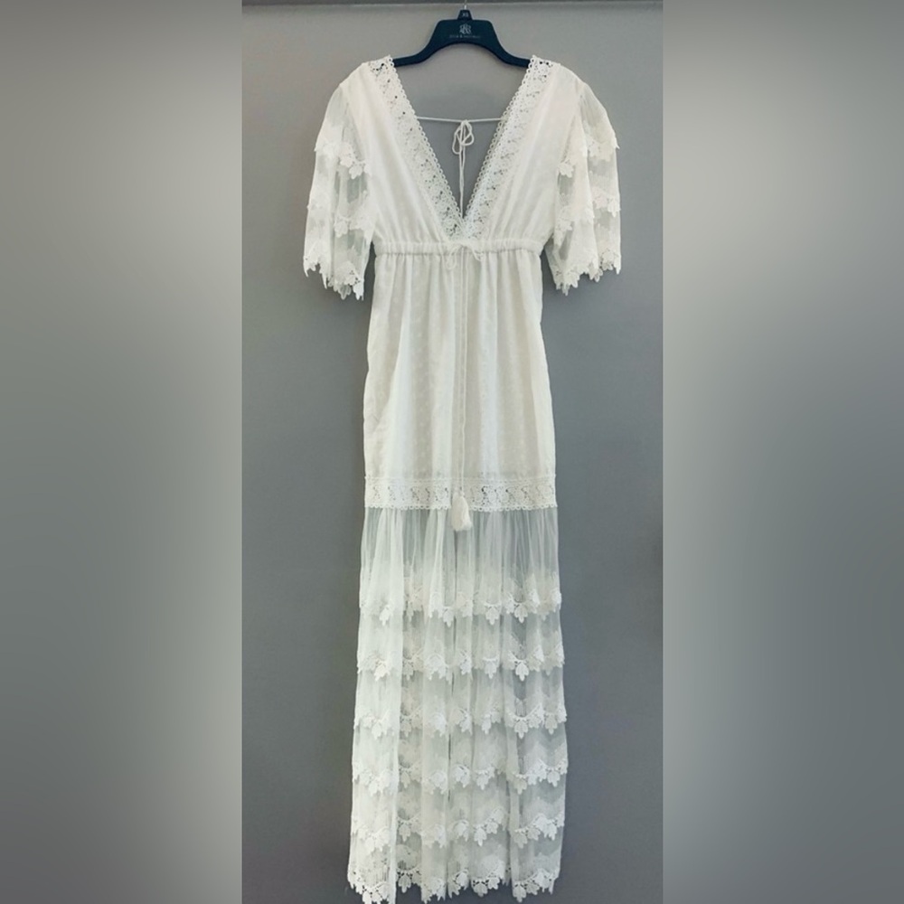 Elegant Lace Maxi Dress in White